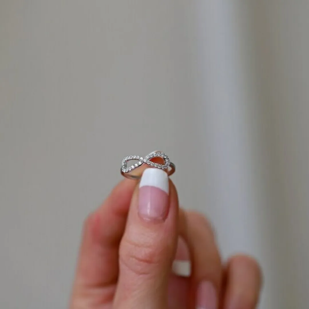 /public/photos/live/Endless Love Moissanite Diamond Infinity Ring 703 (5).webp